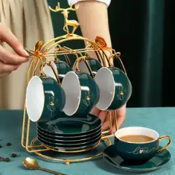 軽くて贅沢なコーヒーカップセット高価値のヨーロピアンカップとソーサーセラミックコーヒーカップハイエンドの絶妙な英国のアフタヌーンティーセット