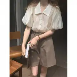 フランスのレトロな薄くてシックなトップスのパフスリーブ半袖シャツ女性の韓国人学生は夏のニッチなシャツをデザインします