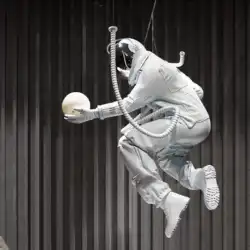 彫刻メーカーは、FRPショッピングモール展示ホールシミュレーションスペース宇宙飛行士の風景FRP彫刻装飾品を供給しています