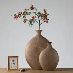 現代のミニマリストの創造的なホームアートメーカーは、装飾的なツイル花瓶のオフィスの装飾をワンピースで販売しています