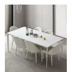 イタリアのミニマリストの明るいスレートのダイニングテーブルと椅子の組み合わせ白米大理石の家の小さなアパートモダンなミニマリストのダイニングチェア