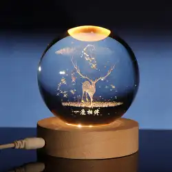 女の子の誕生日プレゼントを送るために刻まれたガラス球と惑星のデスクトップの装飾品を伴う鹿と創造的な発光クリスタルナイトライト