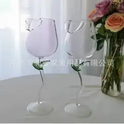 創造的なバラの赤ワイングラス高価値の結婚式の誕生日プレゼントフラワーワイングラスゴブレット