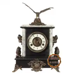 古代の時計テーブル時計と時計古典的なヨーロッパスタイルのアンティークメカニカルキャスト銅大理石時計。プロのアクセサリー