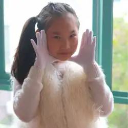 白い子供用手袋は、5本指の小中学生のエチケットダンス白い手袋夏の薄い手袋の子供たちを示しています