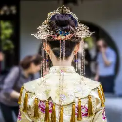 花嫁Xiuheコスチュームヘッドウェア2019新しい雰囲気の結婚式Xiuhe服中国風フェニックスクラウンステップシェイクラウンドフェイスの女性に適しています