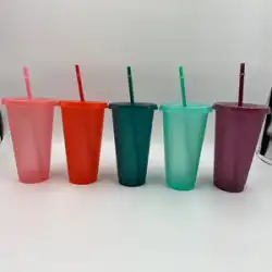 夏の新しい創造的なウォーターカップスパンコールキラキラストローカッププラスチックマルチスペシフィケーションストローデザイン快適なストローカップ