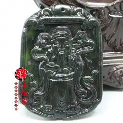 濃い緑色の翡翠富の神のペンダント細かく刻まれた蛇紋石の男性と女性のモデルは、富を宝物に引き付けるために富の神の翡翠のペンダントアクセサリーネックレス