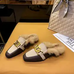 毛皮スリッパ女性は2021年秋と冬の小さな四角い頭平底ウサギ毛皮バオトウハーフスリッパミューラー靴怠惰な靴を着用します
