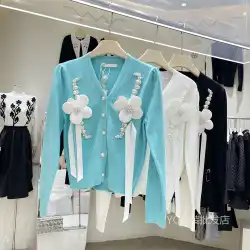 2021年冬のフランスのファッションVネック絶妙なヘビークラフトフラワーパールニットセーター外国風ウエストスリミングセーター