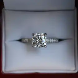カイビースクエアダイヤモンドプリンセスリング4爪レディースシミュレーションダイヤモンド結婚シンプルな日本と韓国のファッションダイヤモンドリングジルコニウム