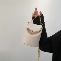 ニッチなデザインのシガレットケースバッグチェーン携帯電話バッグ女性2021新しい流行のファッションシングルショルダーメッセンジャーバケットバッグ