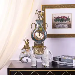 銅製の卓上時計と創造的な時計のリビングルームの家の装飾の幸運な装飾品とヨーロッパスタイルのレトロな象の時計セラミック