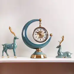 三日月形時計ヨーロッパの卓上時計卓上時計リビングルーム引き出しキャビネットテレビキャビネットモダンでシンプルな装飾装飾ミュート時計