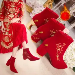 冬の結婚式の靴女性のXiuheドレスのウェディングドレス2着2021新しい厚いヒールの結婚式のブライダルシューズ赤W色ハイヒールアンクルブーツ
