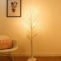 導かれた居間の白樺の木のライトシンプルな寝室のシーンのレイアウト私は部屋の輝くクリスマスツリーの枝の装飾を設定しました。