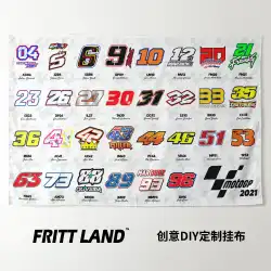 写真の装飾的な絵画のポスターの後ろの壁の布の掛かるタペストリーの周りのMOTOGPオートバイ機関車レーシングチームのドライバー