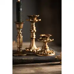 ヨーロピアンスタイルのレトロな樹脂の模造銅燭台ダイニングテーブル結婚式のレイアウト写真小道具装飾的な装飾品