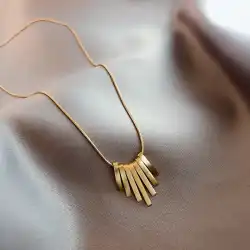 シンプルな扇形のネックレスins冷風K14ライトゴールド鎖骨チェーン気質ネットレッドジュエリー女性パーソナリティペンダント
