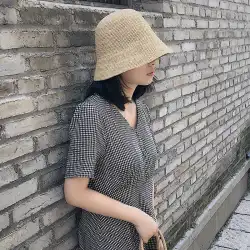 日本のシンプルな細かいかぎ針編みの手作りラフィア麦わら帽子女性のレトロな太陽の帽子野生の文学的な漁師の帽子エレガントなバケツの帽子