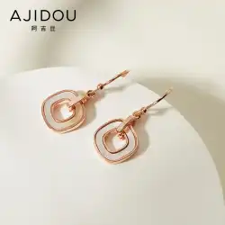 Ajidouシンプルな幾何学的な中空シェルイヤリング、レトロで絶妙なニッチなデザイン、白いイヤリングの女性