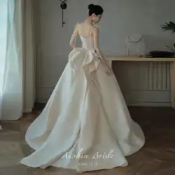 &quot;リーマン&quot; ストラップのウェディングドレス 2022 新しいフランスのレトロなサテンのシンプルなヘップバーンスタイルの気質ロングテールの花嫁