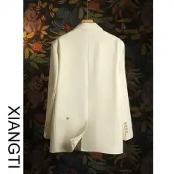 XT スーツ ジャケット女性の春と秋の 2021 年の新しい初秋のシルエット気質ミルク ホワイト ショルダー パッド オーバーサイズ ルーズ