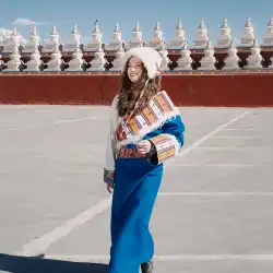 「ペーパーカイト」レトロブルー、プルチベットローブルーズでゴージャスなチベットチベット服チベット女性旅行写真服