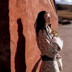 「赤い頬」金糸チベットローブ女性厚く暖かい秋と冬カンバチベット服秋と冬のチベット服チベット
