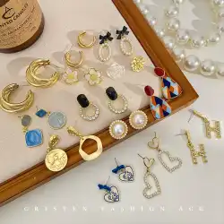 真珠のイヤリングの女性のフランスのニッチなデザインのハイエンドの気質のイヤリング 2022 新しいトレンディなユニークな秋と冬のイヤリング