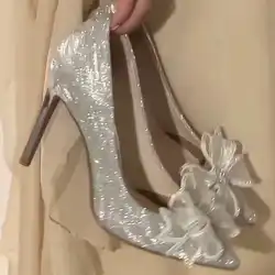 フランスのクリスタルの靴 2023 春と秋の新しいシルバーの結婚式の靴ラインストーン弓指摘ハイヒールの女性の小剣の靴