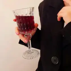 ニッチ イン フレンチ エンボス花ゴブレット シャンパン カップ高価値女性赤ワイン グラス レトロ ヨーロッパ ガラス