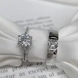 1カラットの女性リング マイクロ象眼細工の結婚指輪 結婚式の小道具 ダイヤモンドリング リビング口 調節可能な結婚指輪 シミュレーション フェイクリング
