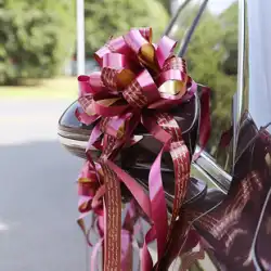 結婚式の車のプル花結婚式のチームの装飾用品結婚式の部屋のレイアウトリボンネクタイ花のカラーストリップヘッド車補助車
