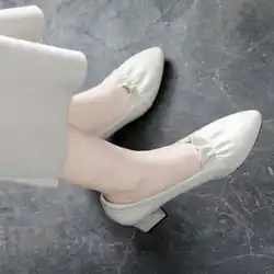 浅い口シングルシューズ女性 2023 春と夏の新厚いヒール革ポインテッドトゥの靴ソフトレザーミッドヒールの靴 2022 女性の靴