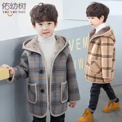 2023 秋と冬の新しい子供服男の子のウールのコートウールのコート男の子ベビープラスベルベット肥厚外国風の冬服