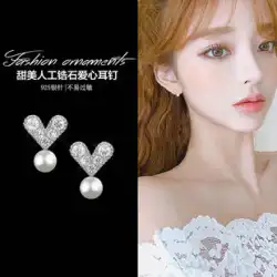イヤリング女性の韓国のファッションダイヤモンドがちりばめられた人工ジルコンミニラブイヤリング甘い気質小さな模造真珠のイヤリング