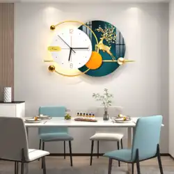 レストラン時計壁時計リビングルームシンプルな雰囲気ホームファッション創造的な装飾 2021 新しいライト高級時計壁ランプ