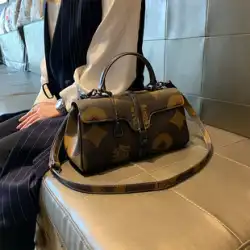 香港本革ハンドバッグ 2022 秋冬新作ボストンバッグ枕バッグ高級感小型軽量高級ハンドバッグ